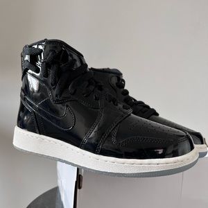 *Never Worn* Women’s Jordan 1 Rebel